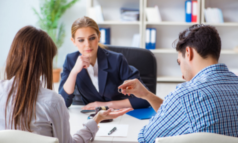 How a Divorce Lawyer Handles High-Conflict Custody Cases